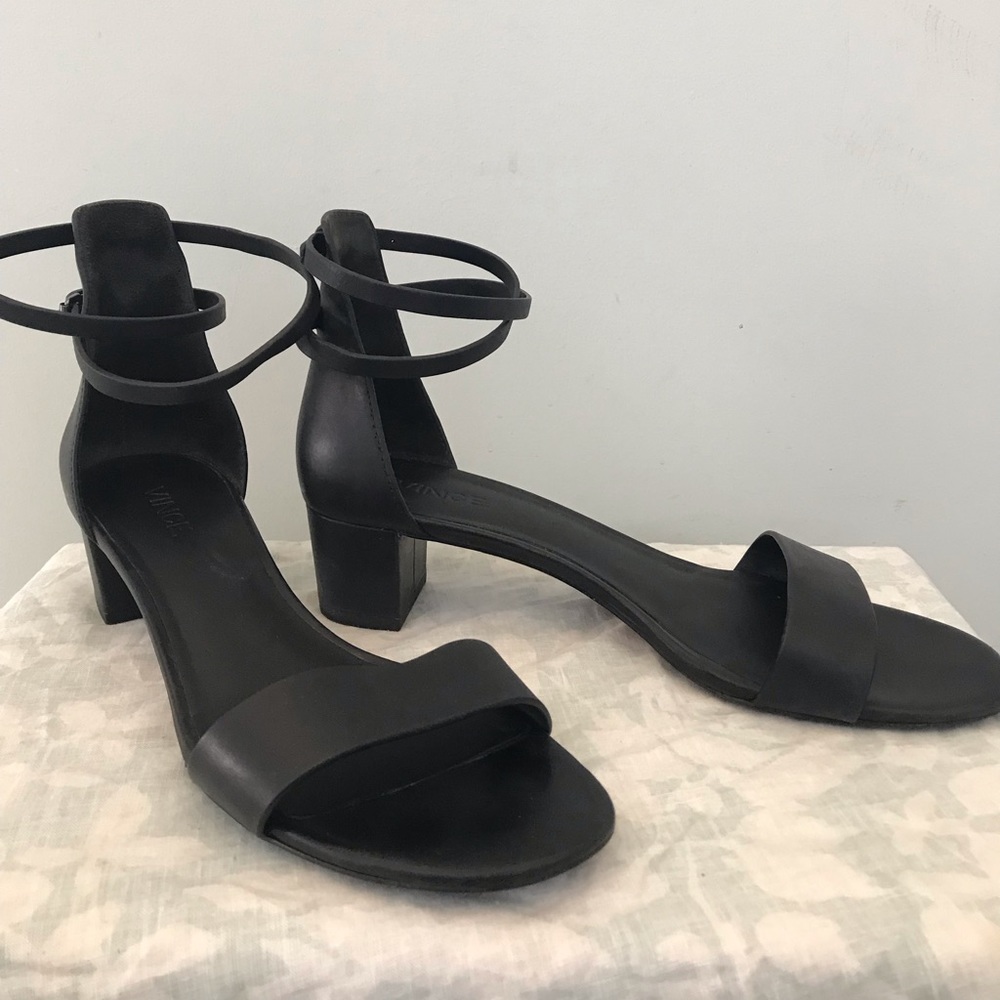 VINCE. SZ 8 strappy heel